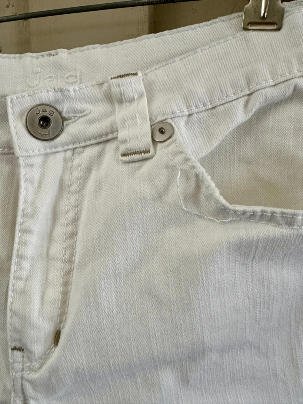JAG White Bermuda Denim Shorts Women’s Size 10 Stretch Mid Rise Walking Shorts